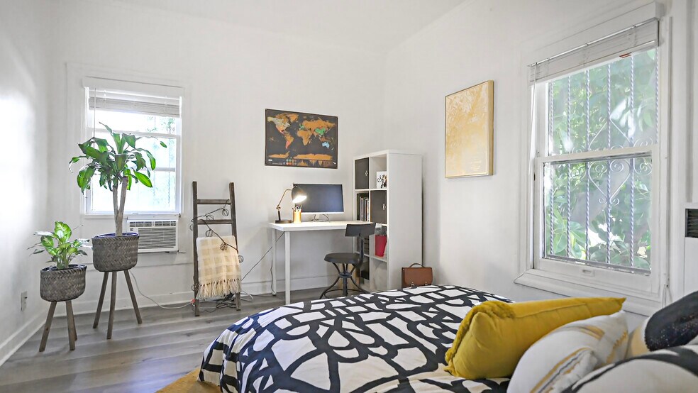 More Photos Of 716 W 30th St, Los Angeles Apartments For Sale
