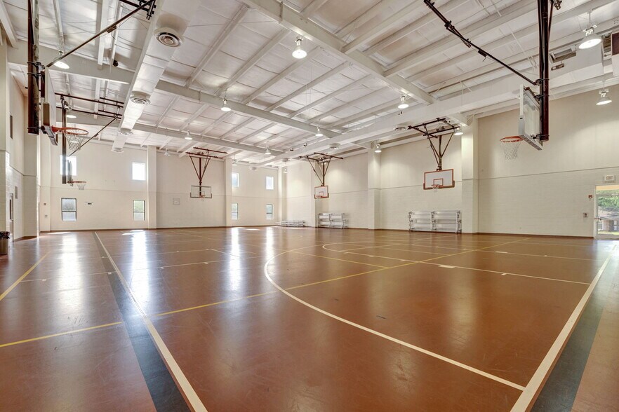 More Photos Of 3232 Covington Pike, Memphis Religious Facility For Sale