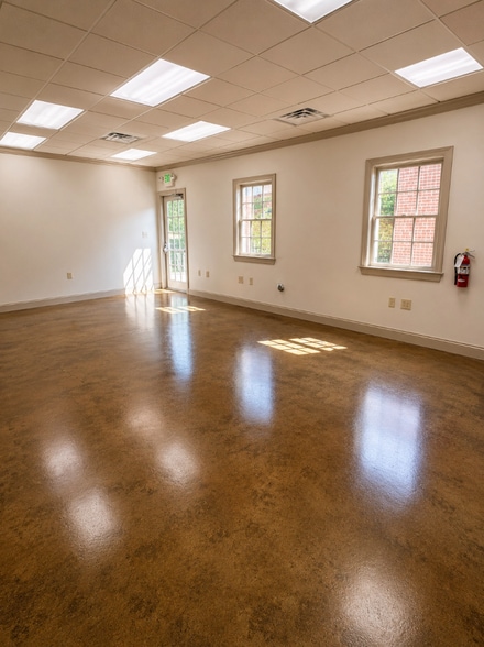 More Photos Of 1000 Southlake Park, Birmingham Office Residential For Sale