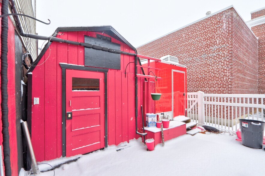 More Photos Of 14 E Main St, Waterloo Township Bar For Sale