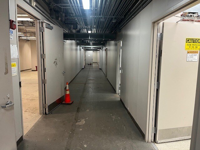 More Photos Of 7459 W 79th St, Bridgeview Warehouse For Lease
