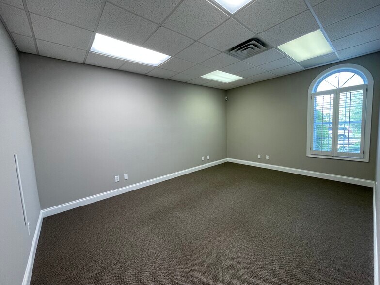More Photos Of 100 Colony Park Dr, Cumming Bank For Sale