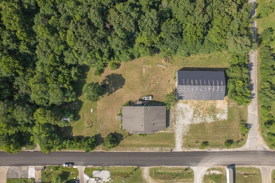 More Photos Of 841 Frances Ave, Neosho Flex For Sale