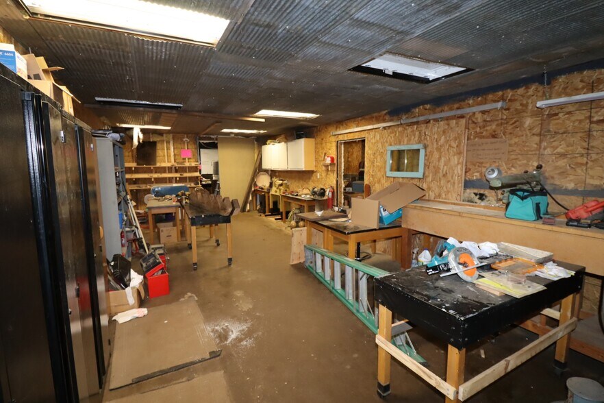 More Photos Of 3600 Ellis Ave, Ashland Flex For Sale