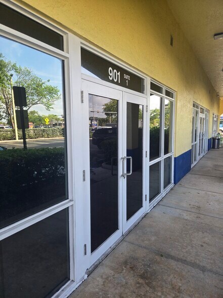 More Photos Of 901 N Miami Beach Blvd, North Miami Beach Self Storage For Lease