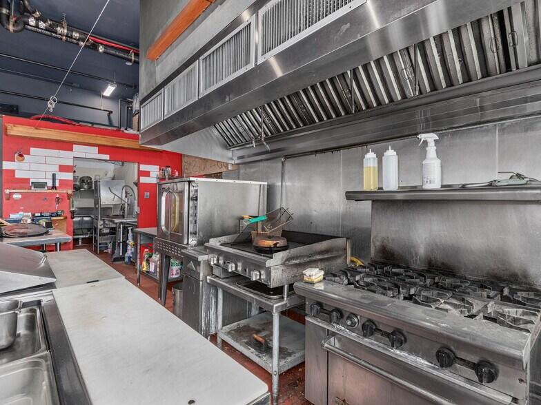 More Photos Of 48 College St, Asheville General Retail For Lease