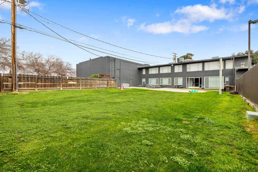 Primary Photo Of 315 N Conyer St, Visalia Religious Facility For Sale