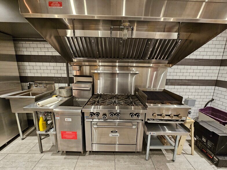 More Photos Of 3313 30 Av, Vernon Restaurant For Sale