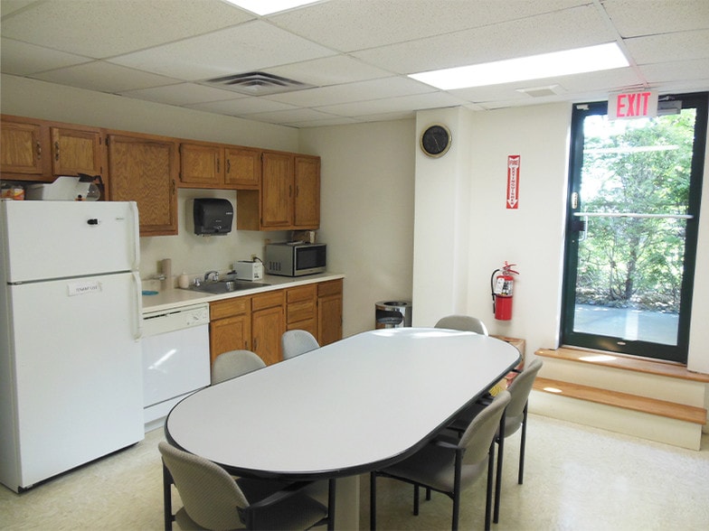 More Photos Of 2950 W 12th St, Erie Office For Lease