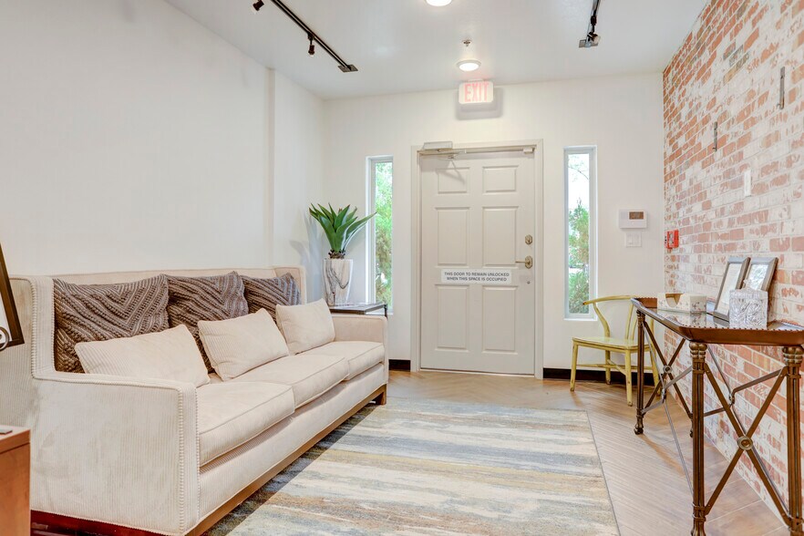 More Photos Of 6544 Greatwood Pky, Sugar Land Loft Creative Space For Sale