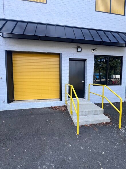 More Photos Of 250 Turnpike Rd, Southborough Office For Lease