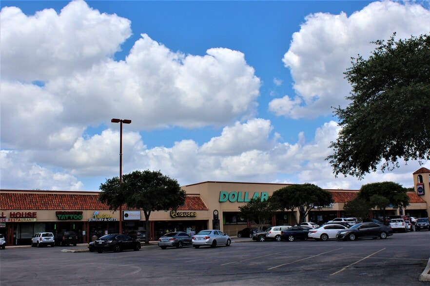 More Photos Of 2800-2864 Thousand Oaks Dr, San Antonio Unknown For Lease