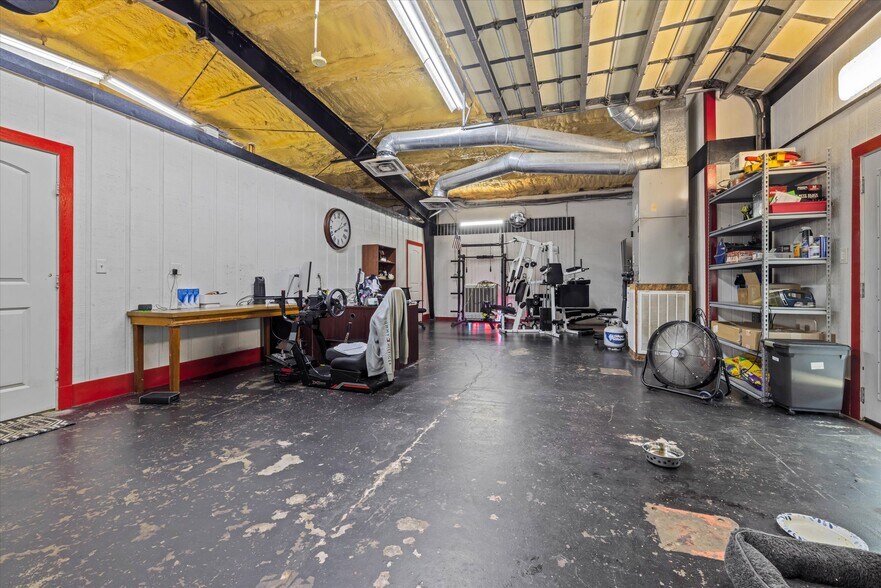 More Photos Of 902 51st St, Galveston Light Manufacturing For Sale