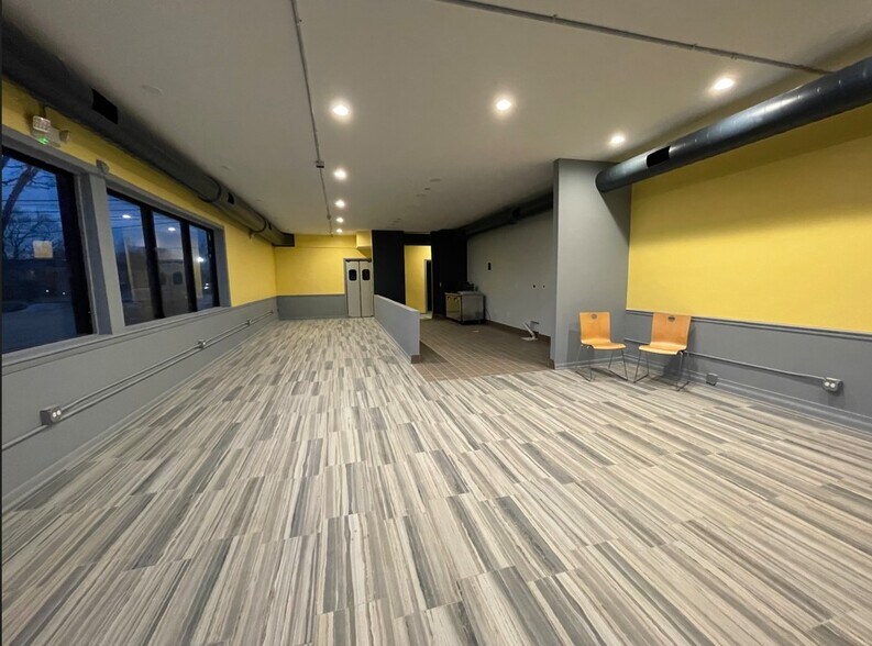 More Photos Of 3354-3358 Main St, Skokie Storefront Retail Office For Sale