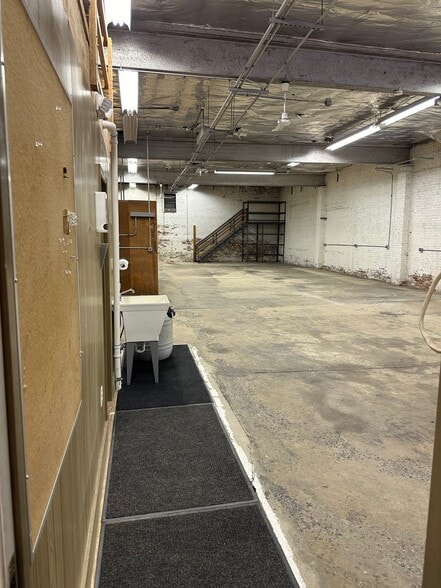 More Photos Of 119-121 S 15th St, Newark Manufacturing For Lease
