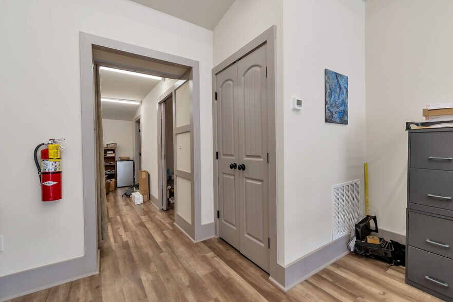 More Photos Of 179 E Moreno St, Buford General Retail For Sale