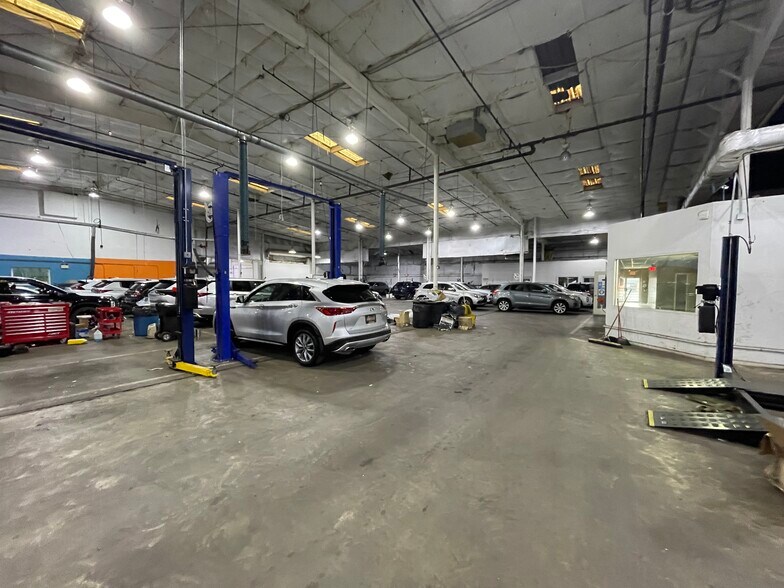 More Photos Of 9075-9125 Antique Way, Manassas Warehouse For Lease