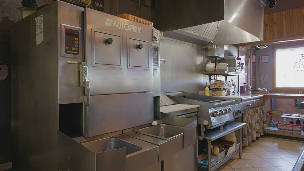 More Photos Of 2 Hays Blvd, Pine Haven Restaurant For Sale