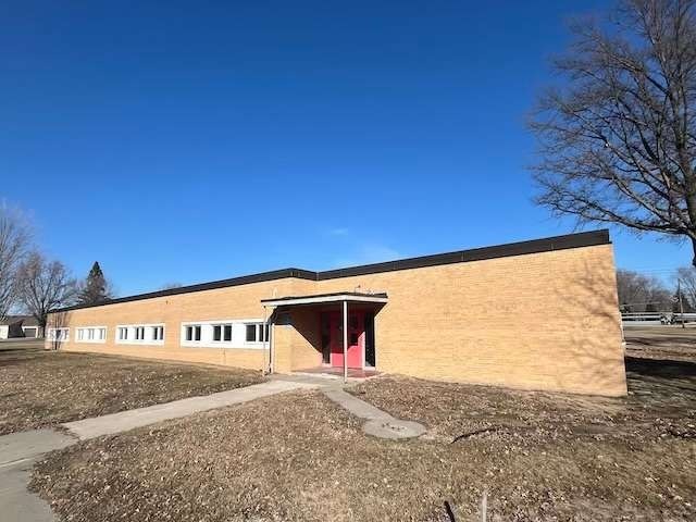 Primary Photo Of 407 N Holt St, Atkinson Schools For Sale