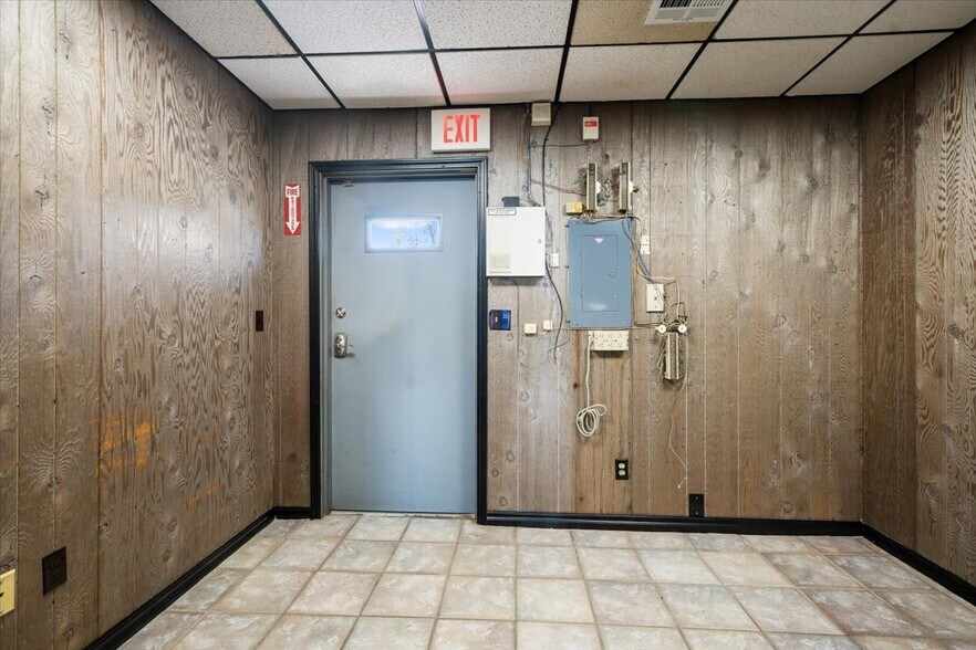 More Photos Of 411 W 1st St, Claremore Office For Sale