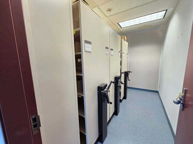 More Photos Of 4512 46 St, Olds Office For Lease