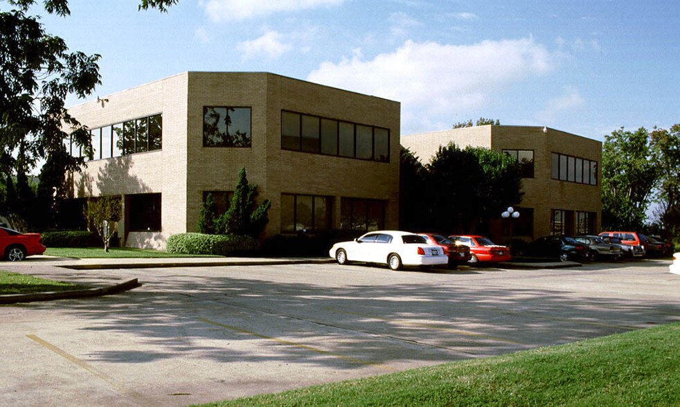 More Photos Of 6701 Pinemont Dr, Houston Office For Lease