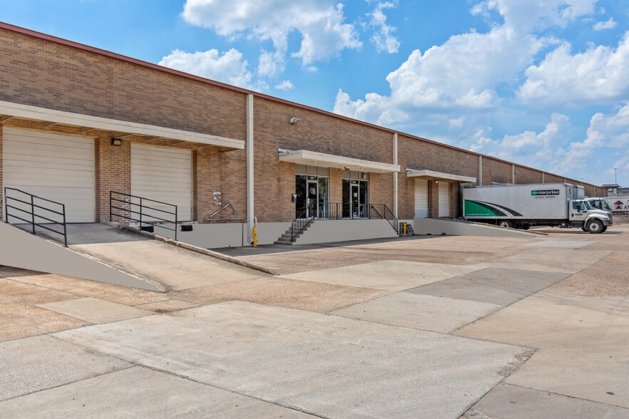 More Photos Of 2301-2399 Minimax Dr, Houston Warehouse For Lease