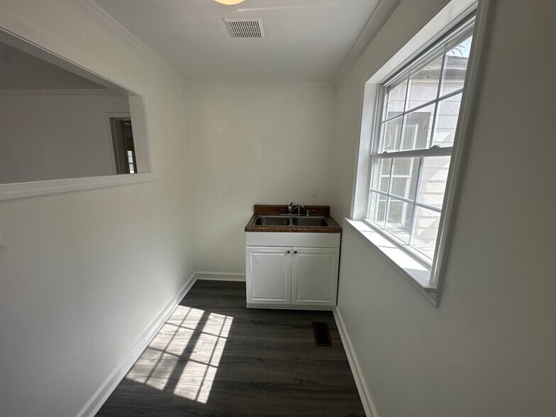 More Photos Of 4118 Clairmont Rd, Chamblee Medical For Sale