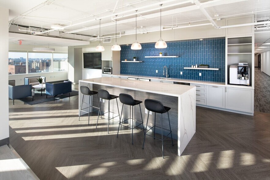 More Photos Of 2000 Pennsylvania Ave NW, Washington Office For Lease