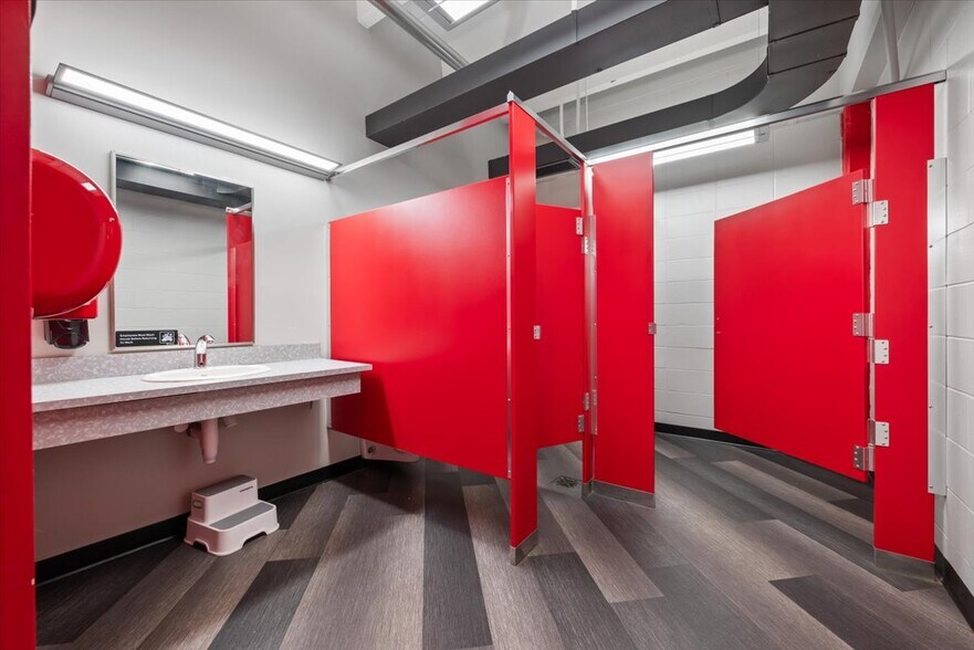 More Photos Of 7 S 4th St, Council Bluffs Health Club For Sale