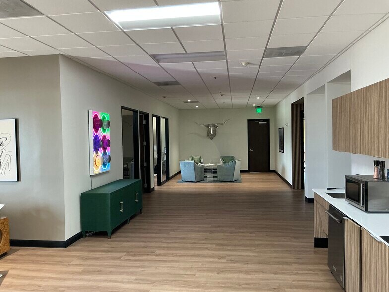 More Photos Of 481 Winscott Rd, Benbrook Office For Lease