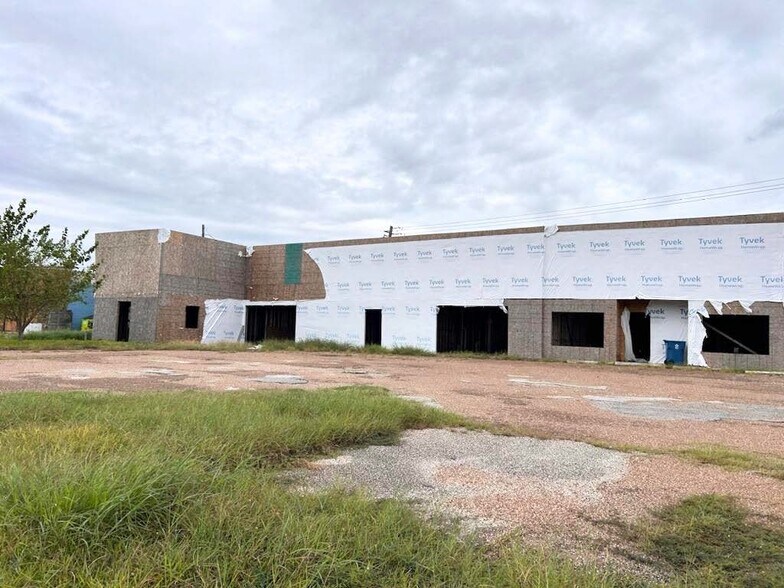 More Photos Of 914 S Broadway St, La Porte Restaurant For Sale