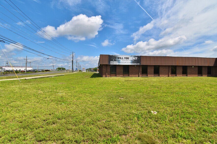 More Photos Of 1 Corporate Dr, Windsor Locks Office For Sale