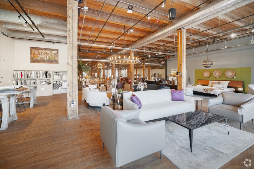 More Photos Of 1741 W Saint Paul Ave, Milwaukee Flex For Sale