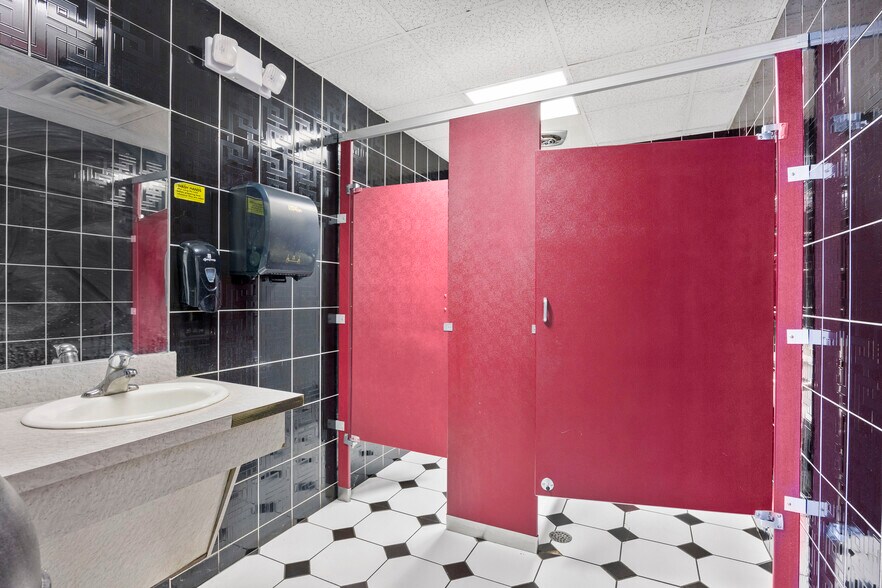 More Photos Of 1975 Central Ave, Albany Restaurant For Sale