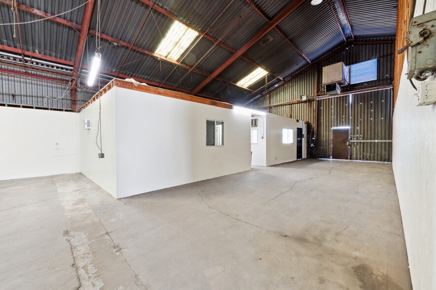 More Photos Of 8426-8428 San Fernando Rd, Sun Valley Warehouse For Lease