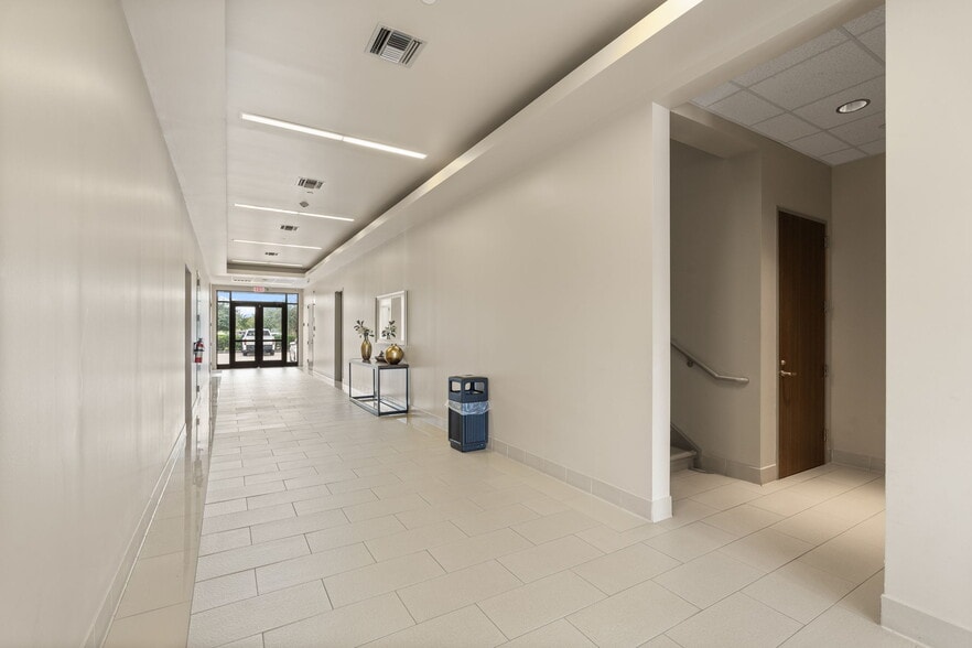 More Photos Of 6514 Highway 90A, Sugar Land Medical For Sale