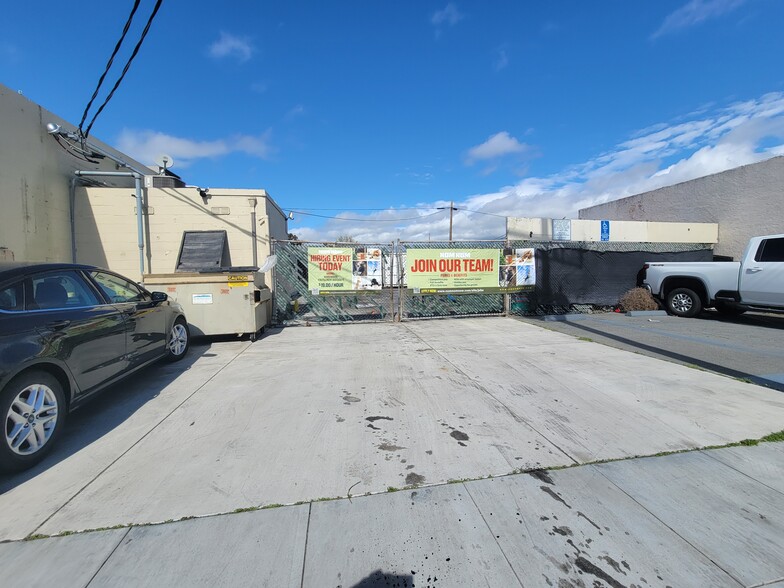 Primary Photo Of 415 E 10th St, Pittsburg Warehouse For Sale