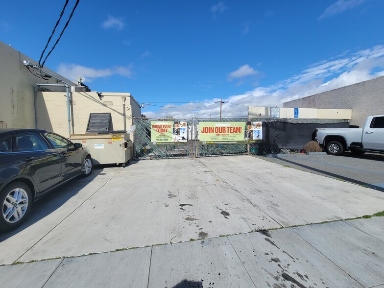 More Photos Of 415 E 10th St, Pittsburg Warehouse For Sale