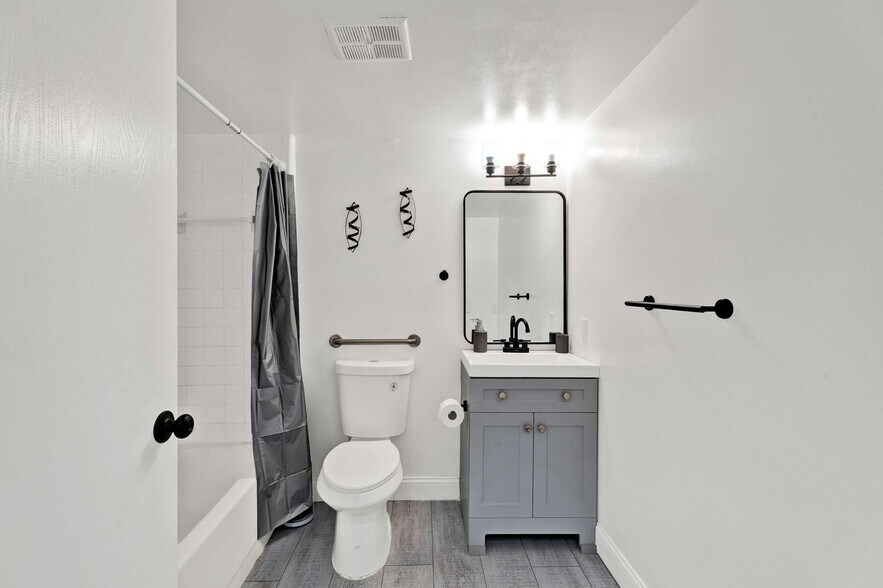 More Photos Of 23225 Deanhurst St, Clinton Township Apartments For Sale