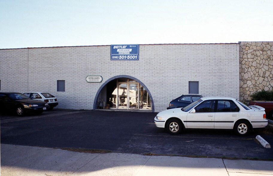 More Photos Of 19338 Londelius St, Northridge Warehouse For Lease