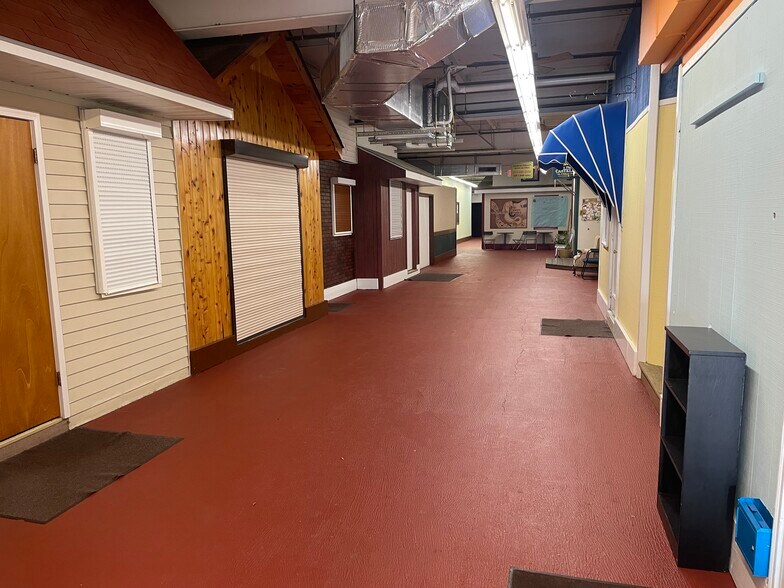 More Photos Of 202 S 3rd St, Coopersburg Storefront For Lease