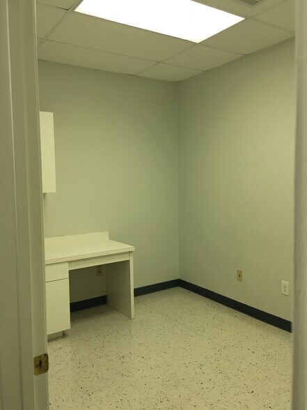 More Photos Of 4780-4782 Woodmere Blvd, Montgomery Medical For Lease