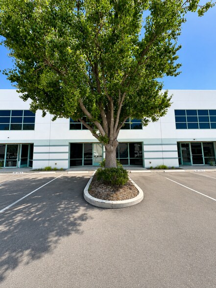 More Photos Of 24900 Anza Dr, Valencia Warehouse For Lease