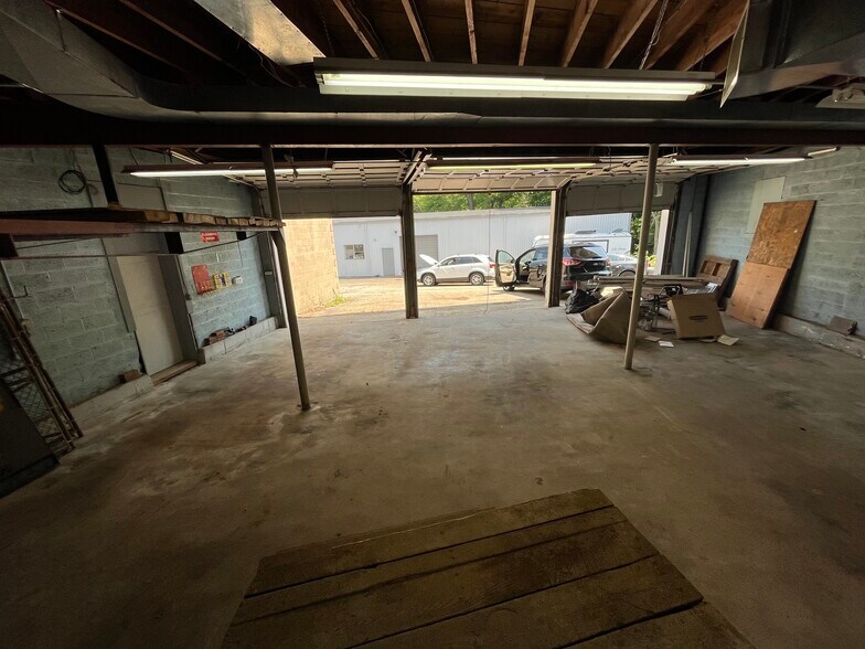 More Photos Of 197 Putnam Pike, Johnston Freestanding For Sale