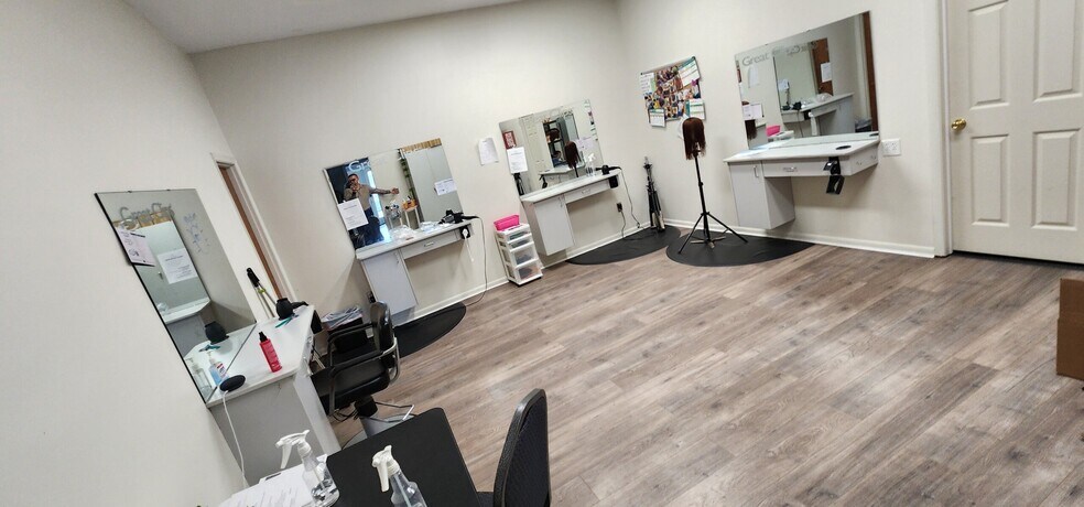 More Photos Of 10680-10710 McSwain Dr, Cincinnati Flex For Sale