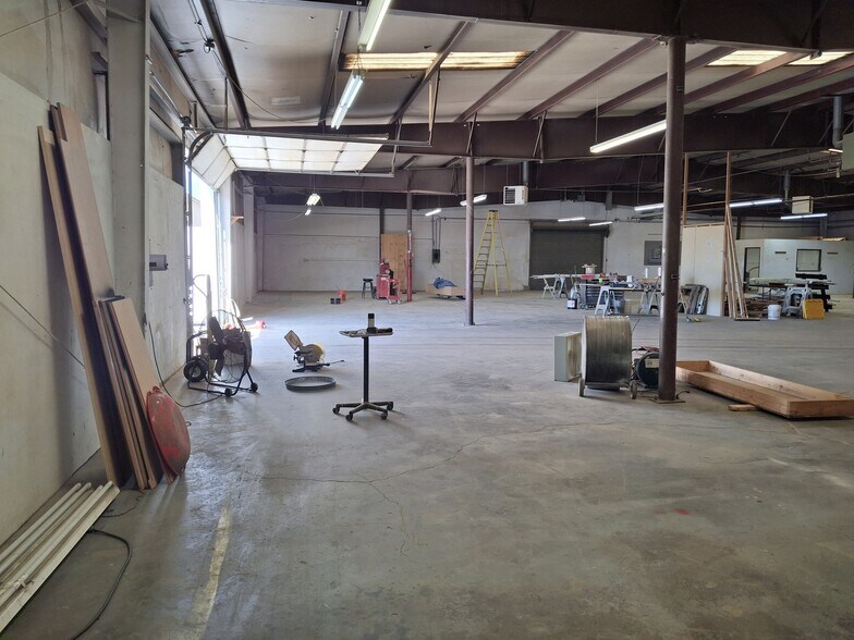 More Photos Of 8777 Brighton Rd, Henderson Warehouse For Lease