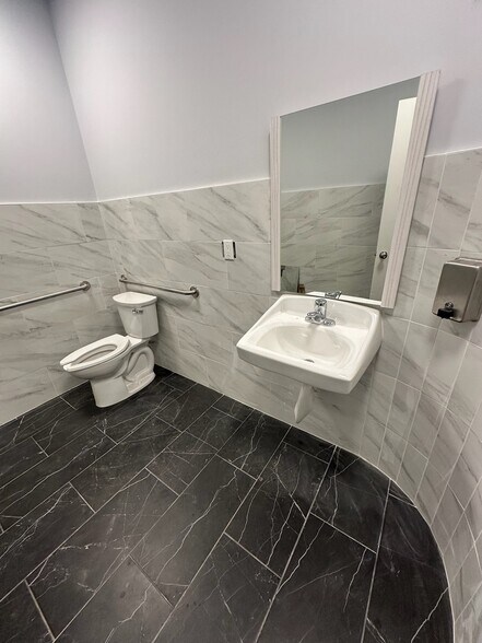 More Photos Of 7021 Seville Ave, Huntington Park Medical For Lease