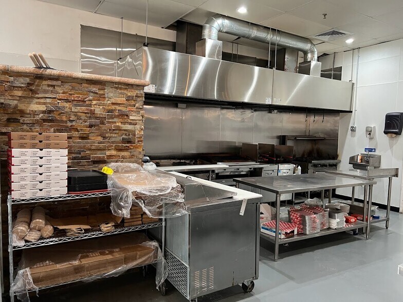 More Photos Of 59 N Main St, Bristol Unknown For Lease