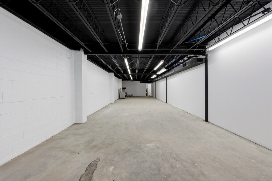 More Photos Of 937 Winchester Rd, Lexington Storefront For Lease